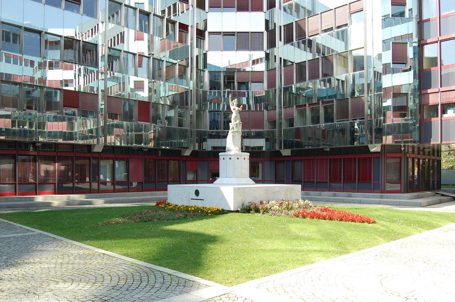 Le_parlement_Européen_(bâtiment_Konrad_Adenauer)