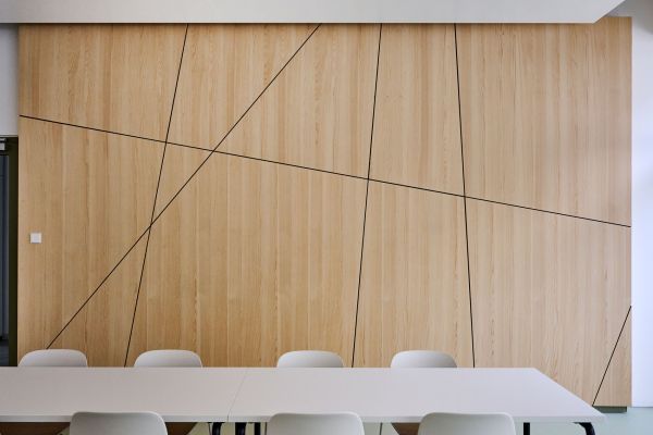 TRIKUSTIK_ENRW_MIKROFORM_PANEEL_R8D1,2ST_Fichte-furniert®Joachim-Grothus(2)