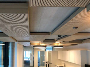 TRIKUSTIK_Fröschl Haus_NUTFORM_LAMELLE_S12N4-B_Eiche furniert (5)