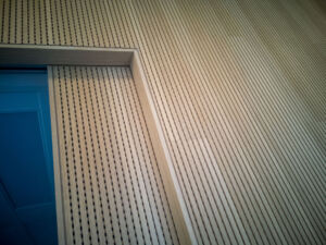 TRIKUSTIK_Fröschl-Haus_NUTFORM_LAMELLE_S12N4-B_Eiche-furniert-(8)